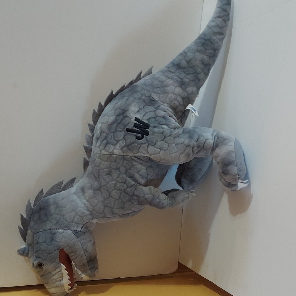 Jurassic world plush dinosaur 2015 made by toy factory. Biz, gently used.